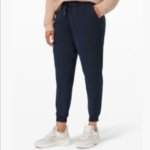 Lululemon On the Fly Joggers 28” *Woven, Size 6